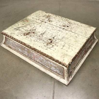 Neoclassical Basement Gilded and Lacquered Wood Italy \'700