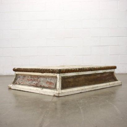 Neoclassical Basement Gilded and Lacquered Wood Italy \'700