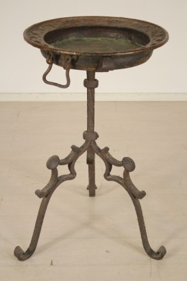 antigüedades, objetos de arte, trípode con lavabo de cobre, forja, siglo XV