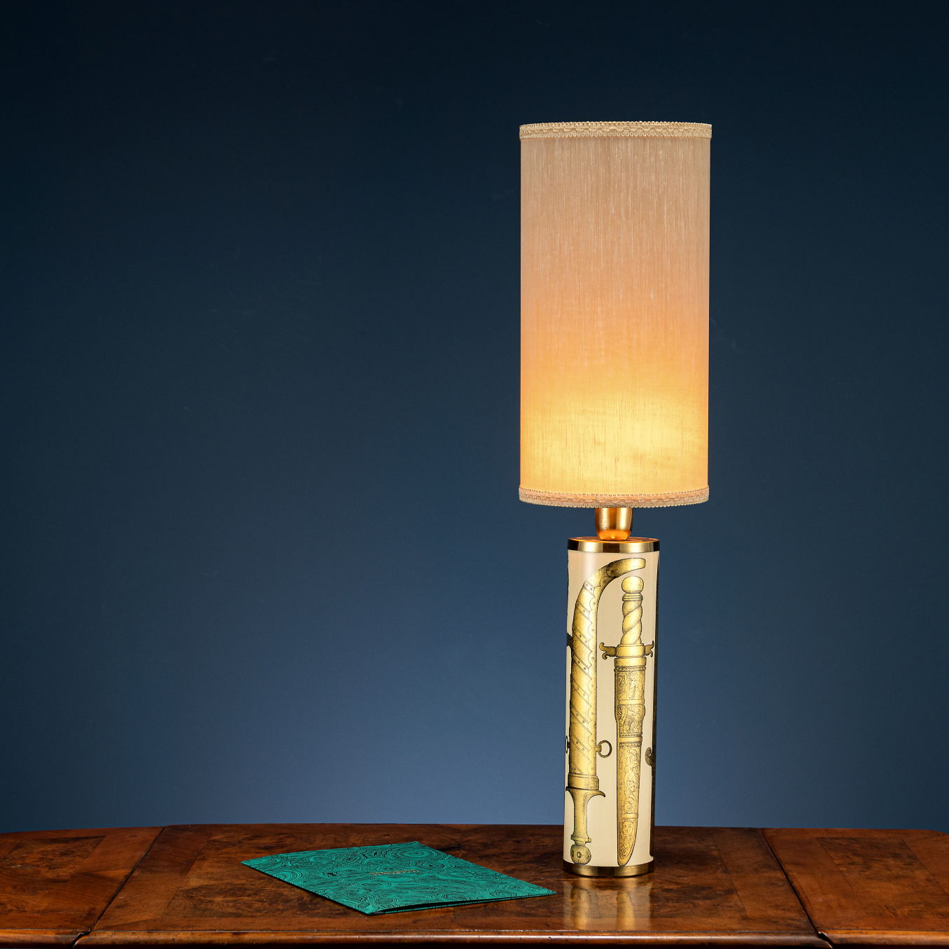 modernariato, modernariato di design, lampada da tavola, lampada da tavola modernariato, lampada da tavola di modernariato, lampada da tavola italiana, lampada da tavola vintage, lampada da tavola anni '60, lampada da tavola design anni 60,Lampada Pugnali Piero Fornasetti,Piero Fornasetti,Piero Fornasetti,Piero Fornasetti,Piero Fornasetti,Piero Fornasetti,Piero Fornasetti,Piero Fornasetti