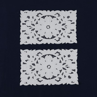 Centrini,Coppia di Centrini Intaglio
