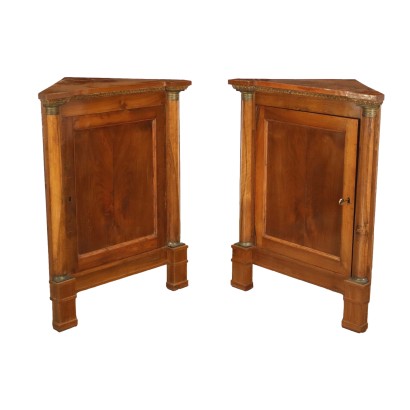 Paire de Meubles d'Angles Noyer Italie XX Siècle