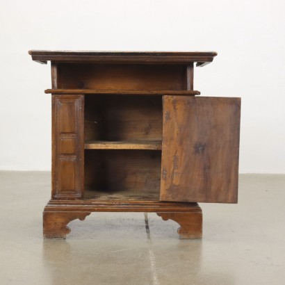 Table de Chevet Noyer Italie XX Siècle