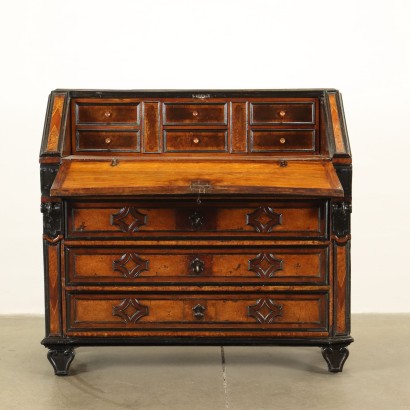 Baroque Flap Walnut Italy XVIII Century