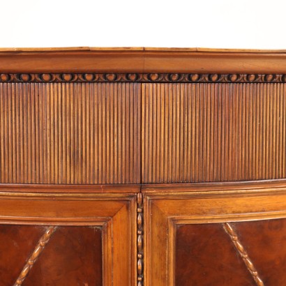 Demi Lune Schrank Nussbaum Italien 1950er