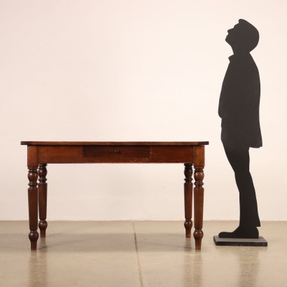 Classic Style Table with Turned Legs