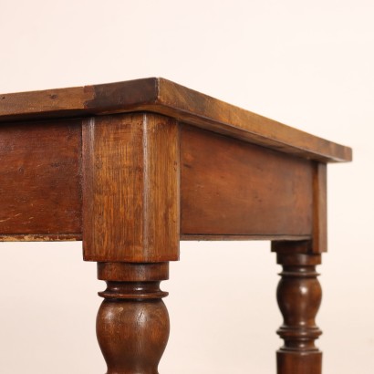 Classic Style Table with Turned Legs