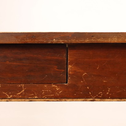 Classic Style Table with Turned Legs