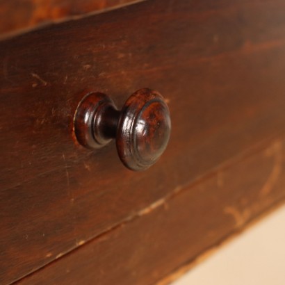 Classic Style Table with Turned Legs