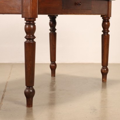 Classic Style Table with Turned Legs