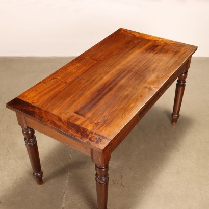 Classic Style Table with Turned Legs