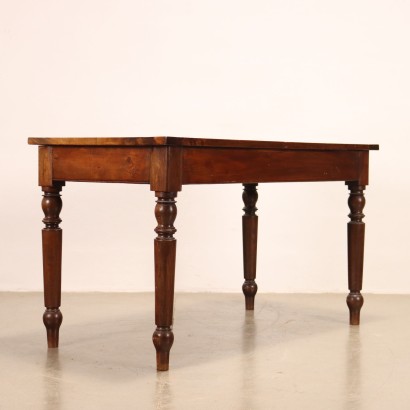 Classic Style Table with Turned Legs