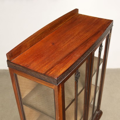 Vetrina in Stile Chippendale